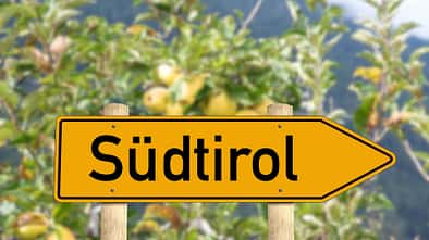 Richtungsschild in Südtirol