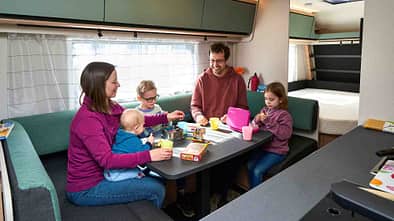 Dethleffs Camper 560 FMK (2025) Sitzgruppe  f