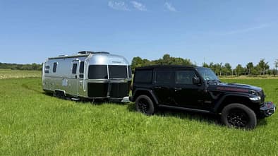 f_Airstream_684_Midnight_Flamingo_Außenansicht_2