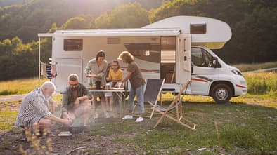 Wohnmobil, außenaufnahme, Familie 