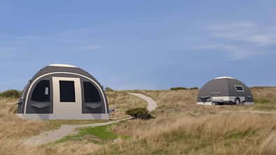 Außenaufnahme, zwei Zelte