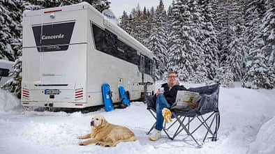 Bernd Mayländer, Camper, Schnee, Hund Bernd Mayländer, Camper, Schnee, Hund