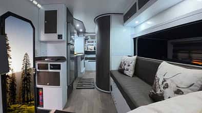 Durchschuss, Innenraum, Blickachse Lounge zu Schlafzimmer