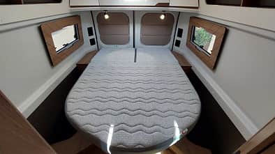 Dreamer D64, Campingbus, Bett, Queensbett