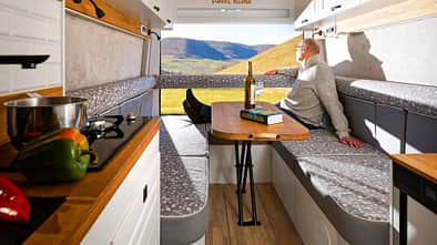 Campingbus, Test, Freedo 599 LU, Hecksitzgruppe, Sitzgruppe, Aussicht, Hecktüren f_Freedo_599_LU_Hecksitzgruppe