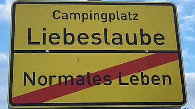 Campingplatz Liebeslaube, Schild, witzig, amüsant, lustig