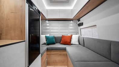 Globe-Traveller Falcon 2YS