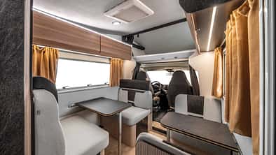 Rimor Sarus 9, Zwei Sitzgruppen, Dinette, Alkovenbett