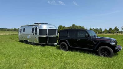 f_Airstream_684_Midnight_Flamingo_Außenansicht_2