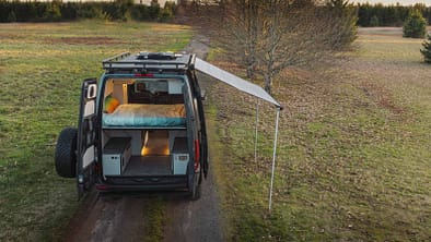 Benchmark Apprentice, Campingbus, von oben, Drohne