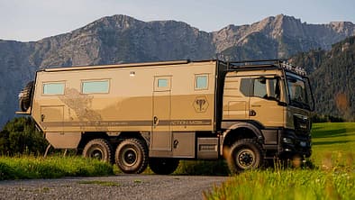 Außenansicht des ACTION MOBIL GLOBAL XRS 7400 LEOPARD, Dreiachser-Expeditionsmobil auf Lkw-Chassis, 10 Meter Länge