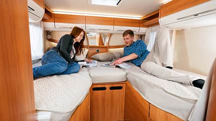 Hymer B 588 DL, Einzelbetten Komfortable Einzelbetten mit Tellerfedern, leichtem Einstieg und viel Kopffreiheit.