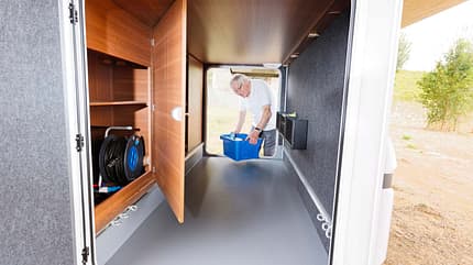 Supercheck, LMC Cruiser 732 G, Heckgarage, Zusatzfach Die große Heckgarage mit nützlichem Zusatzfach bietet zwei Fahrrädern ausreichend Platz.