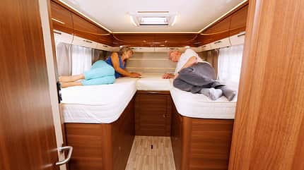 Supercheck, LMC Cruiser 732 G, Einzelbetten, Auszug, Zusatzpolster, Doppelbett Die langen Einzelbetten werden dank Auszug und Zusatzpolster schnell zum Doppelbett.
