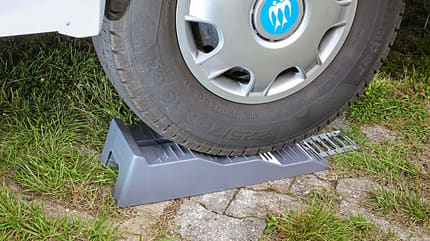 Nivellierungshilfen im Test, Höhenkontrolle, Level-Up-Kit Die drei Ebenen des Level-Up-Kits bieten dem Reifen eine ausreichend große Standfläche.