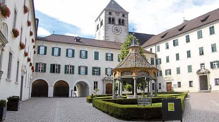 Das besondere Ziel, Brixen, Kloster Neustift, Wein Das Kloster Neustift lädt zu Einkehr und Ruhe