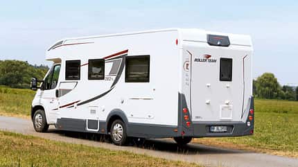 Test Roller Team Zefiro 282 TL, tiefe Schürzen, Hecküberhang, Rangieren Die tiefhängenden Schürzen und der lange Hecküberhang mahnen zu umsichtigem Rangieren.