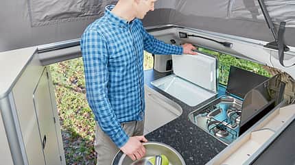 Test, Ford Nugget, Küche, Bewegungsfreiheit Kaum eine Campingbus-Küche bietet so viel Bewegungsfreiheit wie die im Nugget.