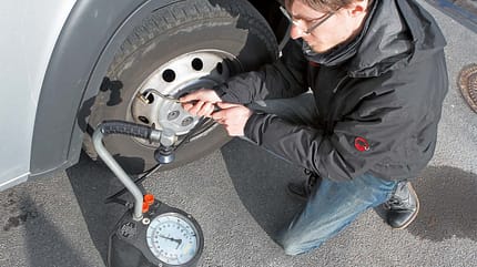 Reifen Spezial, Kontrolliert druckfest, Reifendruck, Komfort, Fahrsicherheit Der REIFENDRUCK entscheidet über Komfort und Fahrsicherheit.