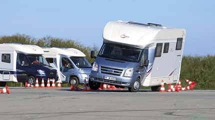 Extras ab Werk, Die nützlichen Helfer, elektronische Stabilitätskontrolle, ESP Kommt das Reisemobil ins Schlingern, greift die elektronische Stabilitätskontrolle ESP ein