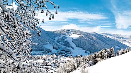 Mobil-Tour, Südtirol und Trentino, Im Herz der Dolomiten, SANKT VIGIL SANKT VIGIL gehört zum ladinischen Teil des Feriengebiets Kronplatz und ist ein Urlaubsparadies mit traditioneller Küche.