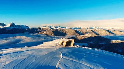 Mobil-Tour, Südtirol und Trentino, Im Herz der Dolomiten, Messner Mountain Museum, Kronplatz-Gipfel Das Messner Mountain Museum auf dem Kronplatz-Gipfel.