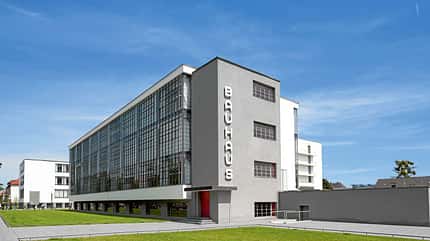 5 Gute Gründe Für, Sachen Anhalt, Gartenreich, Unigebäude Dessau, Bauhaus Das ehemalige Unigebäudein Dessau beherbergt heute eine Ausstellung über das Bauhaus.