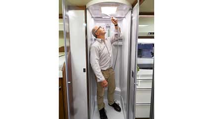 Reisemobil Bürstner Elegance I 728 G auch in der Dusche mit über 2,00 m Stehhöhe
