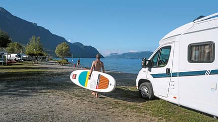 Reise, Mobil-Tour, Frankreich, Alpen, Sport, See Stand Up Paddling beim Camping L’Île Aux Cygnes.