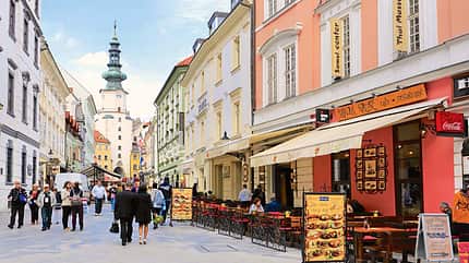 Reise, Mobil-Tour, Slowakei, Bratislava, Altstadt Cafés und Restaurants in Bratislavas Altstadt