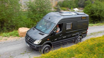 Campingbus, Serbentine, Wiese Allrad-Campingbusse 12