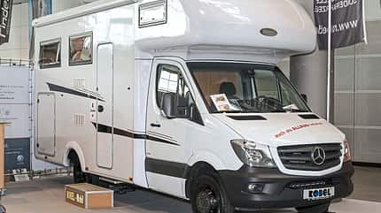 Kauf-Tipp, Reisemobile mit Hecksitzgruppe und Einzelbetten, Robel Robel