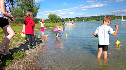 badesee, keimkonzentration, kinder, gesundheitsrisiken, adac, wohnmobil, promobil An jeder fünften deutschen Badeseen-Messstelle im Flachwasser hat der ADAC Gesundheitsrisiken für Kinder festgestellt.