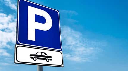 outdoor,closeup,isolated,street,post,steel,roadsign,white,cloud,urban,sign,traffic,Outdoor,bright,symbol,parking,vehicle,icon,transport,lot,object,zone,place,rules,metallic,notice,city,color,blue,transportation,sky,pole,information,car,background,image,p,signal,warning,metal,road Parken Pkw-Zusatzschild