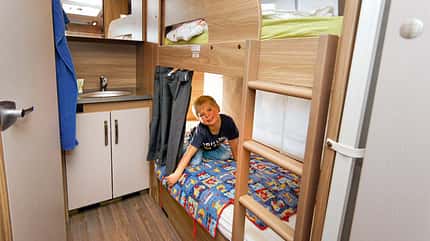 Caravan, Wohnmobil, Supertest, Bürstner Premio, Familien-Modell, Bettenmaße, Kopffreiheit, Leiter, Lampen Kinderbetten im Bürstner Premio
