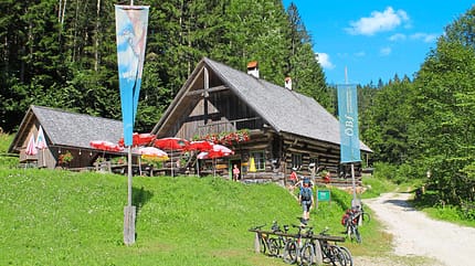 Oberösterreich, Dem Luchs auf der Spur, Kalkalpen, Reichraminger Hintergebirgsradweg, Klaushütte Die Große Klaushütte am Reichraminger Hintergebirgsradweg.
