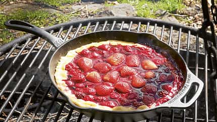 Je nach Hitze ist der Kuchen nach 30 Minuten fertig.