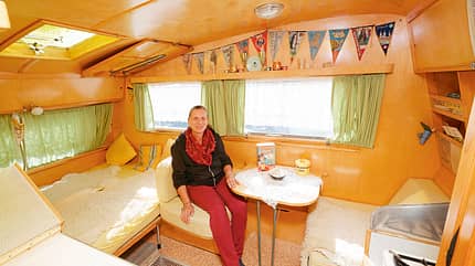 Thema des Monats, Camping, Oldtimer Dethleffs Vagabund Innenansicht