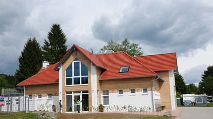 Neues Sanitärgebäude im Gitzenweiler Hof Neues Sanitärgebäude im Gitzenweiler Hof