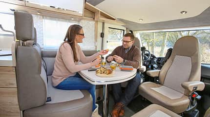 Supercheck, Eura Mobil, Integra Line, Integrierter, Mittelklasse, Doppelboden Sitzgruppe beim Eura Mobil Integra Line 730 EB