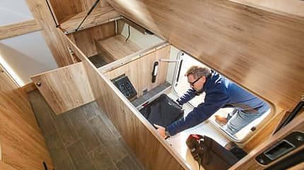 Supercheck, Eura Mobil, Integra Line, Integrierter, Mittelklasse, Doppelboden Eura Mobil Integra Line 730 EB mit zwei großen Bettkästen, Bett klappt dämpferunterstützt hoch