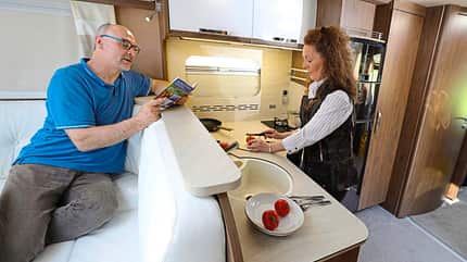 Frankia, I 840 Plus, Wohnmobil, Integriert, Test, Supercheck, Top-Modell, Zwei, Personen, Komfort, ausführlich Tresen