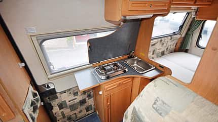 Die Position von Sitzgruppe, Küche und Bett gilt als bewährt und erweist sich heute als Grund für die Beliebtheit der Modelle Globescout und 2Win.