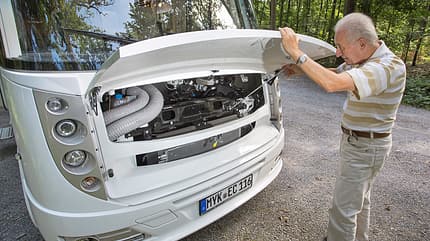 Motorhaube,Fiat Ducato,Integrierter,N + B,Niesmann + Bischoff Arto 66 F promobil Leser Hans Schäfer fragt, ob es noch notwendig ist, den Ölstand zukontrollieren, da es eine Kontrollleuchte gibt.