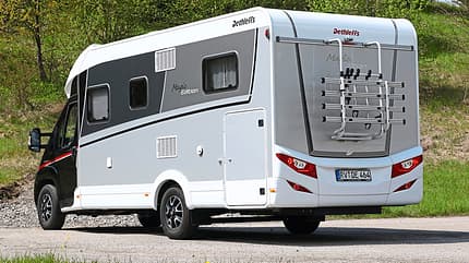 Supercheck, Dethleffs Magic Edition T 2 EB, schwarz-weiß-silbergraue, Ornat, Magic Edition, Paare, Komplettpaket, ready to buy Für Paare bietet er ein rundum stimmiges Komplettpaket – ready to buy.