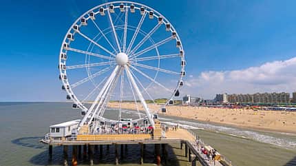 Pier, Attraktionen Allerlei Attraktionen warten auf die Urlauber am Pier von Scheveningen.