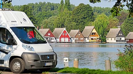 Mirower See, Reisemobil Das Reisemobil parkt direkt am Ufer des Mirower Sees.