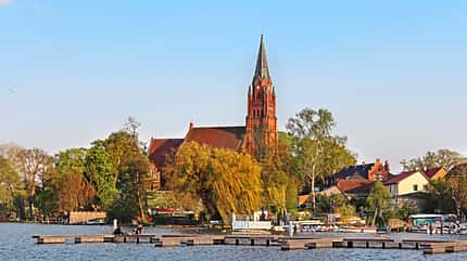St. Marien, Kirche Vom Turm der Kirche hat man einen der schönsten Panoramablicke über die Müritz.