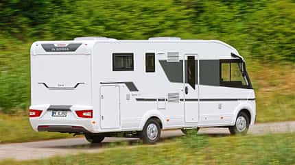 Adria Sonic 700 SL Plus, 7.50 m Länge, großer Überhang, Fahrwerks- und Aufbau-Unruhe Der große Überhang beschert dem windsensiblen Sonic deutliche Fahrwerks- und Aufbau-Unruhe.
