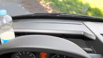 Vergleichstest, Mercedes Sprinter, Ablageschale, Becherhalter, USB-Ladebuchse Ablageschale mit Becherhalter und USB-Ladebuchse.